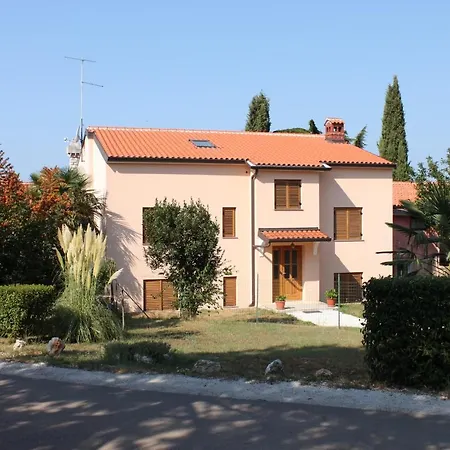 Apartment With A Parking Space - 6995